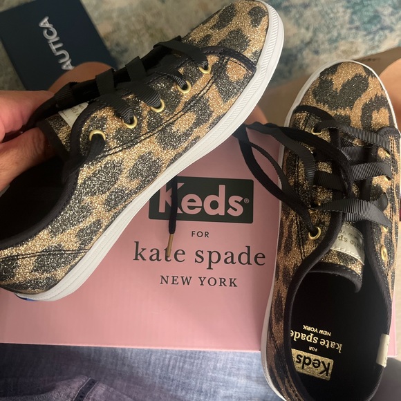 New in Box Keds Kate Spade Kids Sz 2 Sneakers - Picture 4 of 4